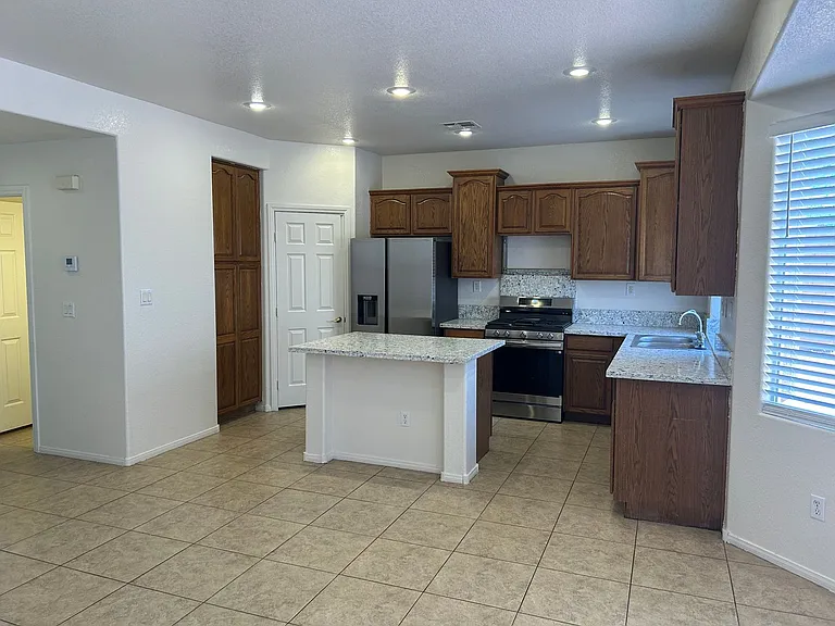 10296 Magnolia Tree Ave — Photo 4