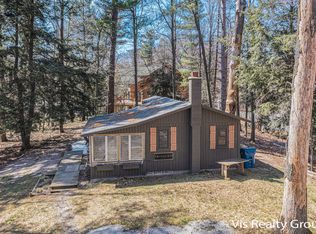 1049 S Hill St, Pentwater, MI 49449