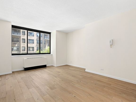 3rd image of 250 E 40th St APT 3C