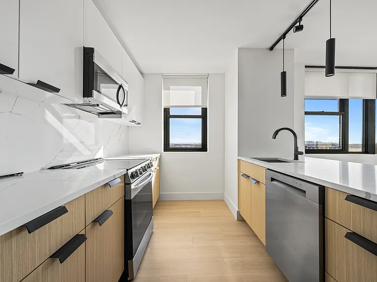Cosmo 440 Luxury Apartments — Photo 25