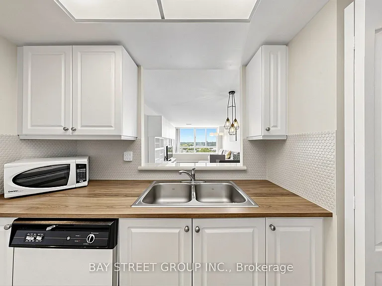 1001 Cedarglen Gate #Penthouse 720 — Photo 19