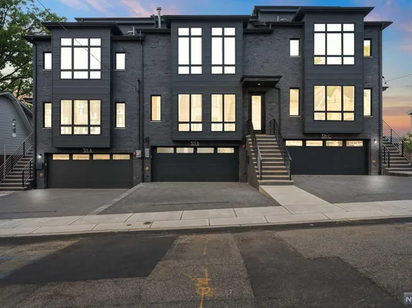 321 9th St #B, Palisades Park, NJ 07650