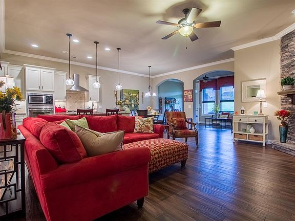 4th image of 1008 Larkwood Dr