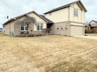 54795 Bradshaw Dr, New Baltimore, MI 48047