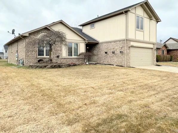 54795 Bradshaw Dr, New Baltimore, MI 48047