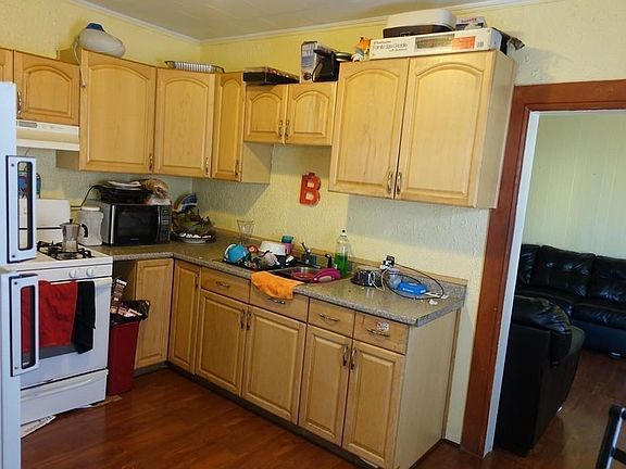4th image of 906 Essex St