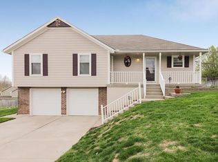 19108 E Roxsbury Ln, Independence, MO 64058