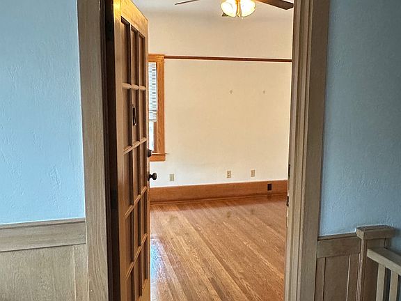 2nd image of 2110 G St APT 4