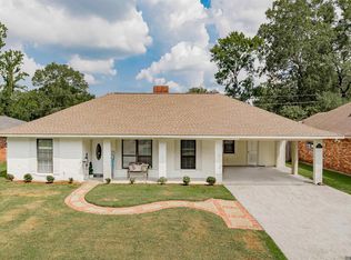 11049 E Vieux Dr, Baton Rouge, LA 70815