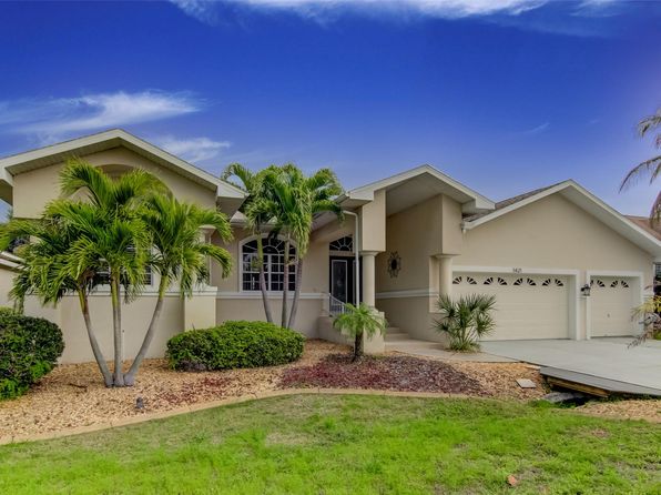 1421 Beach Club Ln