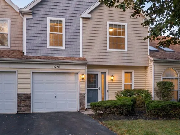 1676 Pebble Beach Cir #1676, Elgin, IL 60123