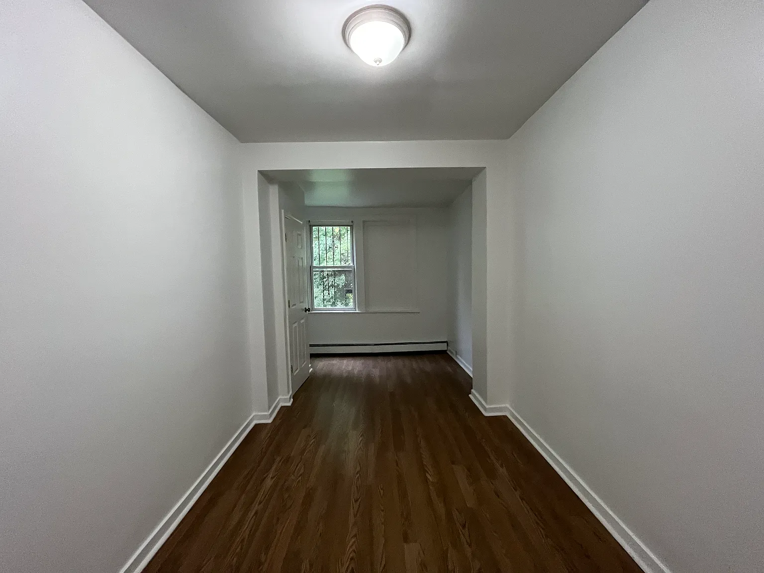3 bed, 1000 sqft, $2,100 — Photo 3