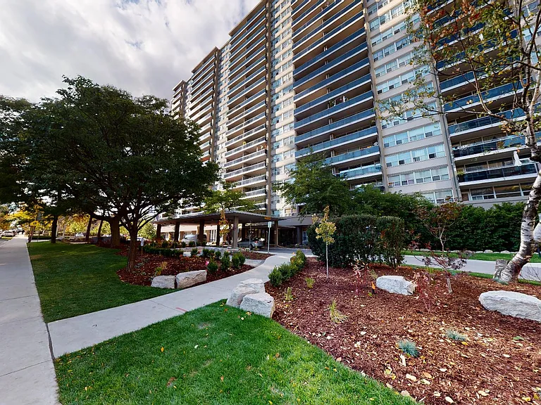 66 Broadway Ave — Photo 45