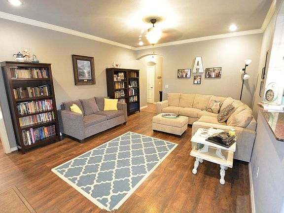 3rd image of 3075 N Azure Ave