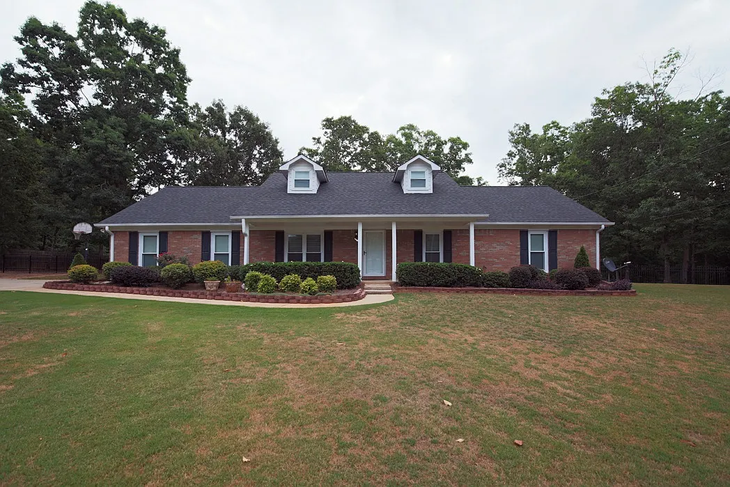 105 Creekview Dr photo 1