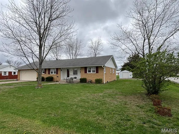 106 W Elm Ct, Shelbina, MO 63468