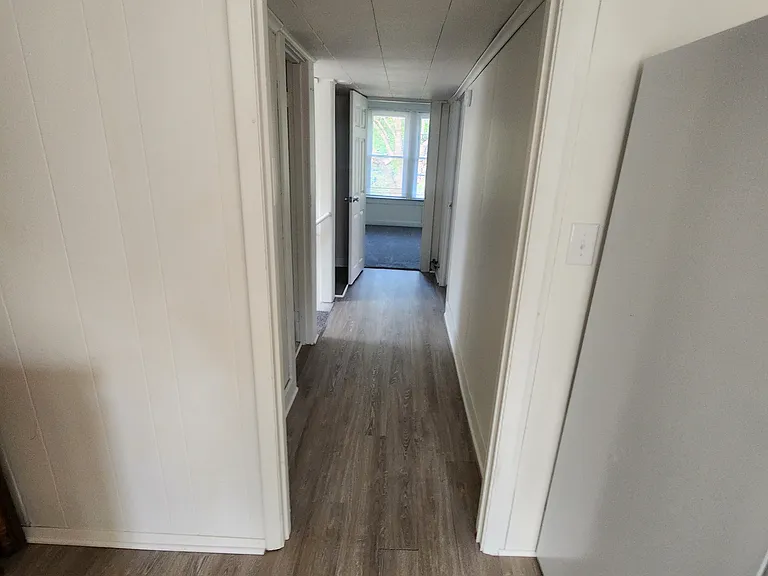 1122 Larchmont Ave #B — Photo 6