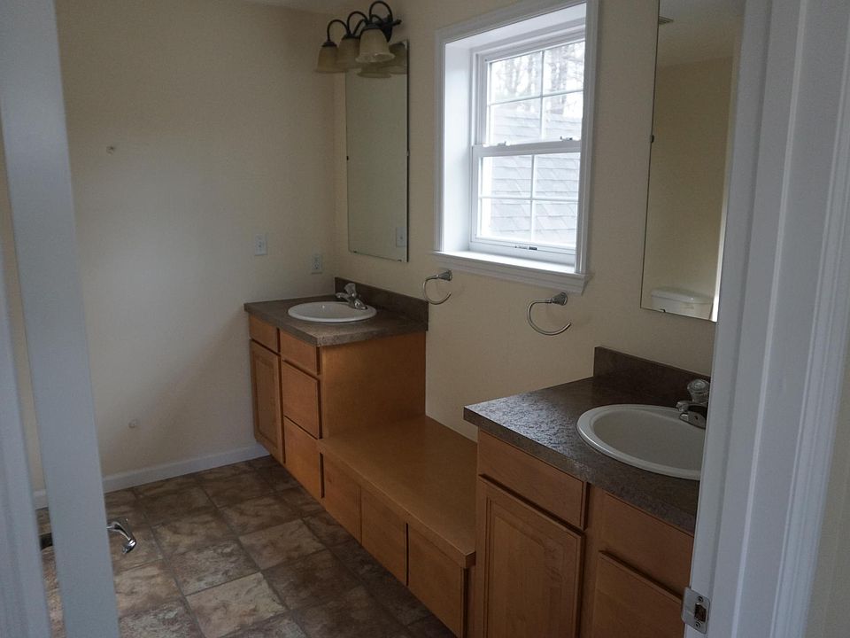 Double vanity in Master bath