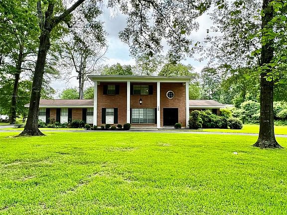3rd image of 106 Longacre Dr
