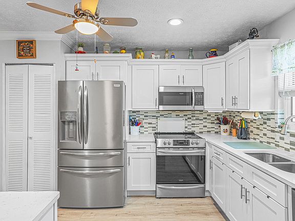 4th image of 1203 S Lakes End Drive #2