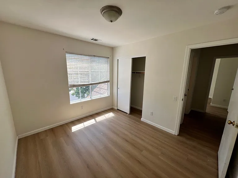 339 Torrington Dr #1 — Photo 20