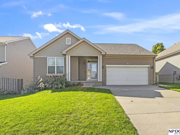20815 Charles St, Elkhorn, NE 68022