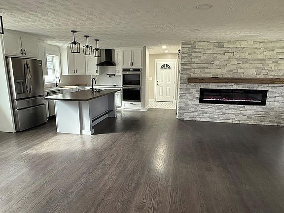 3rd image of 24 Hayes St