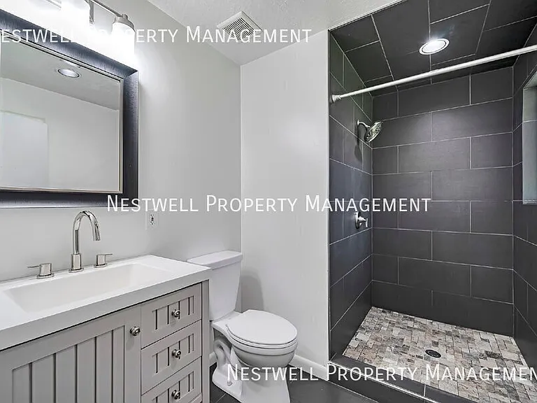 1335 E Maplewood Dr — Photo 20