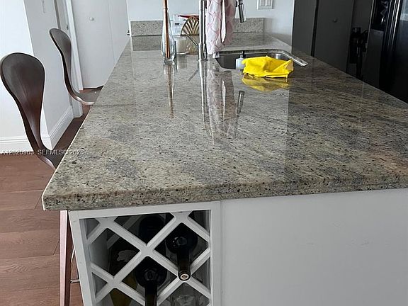 5th image of 185 SW 7th St APT 3209