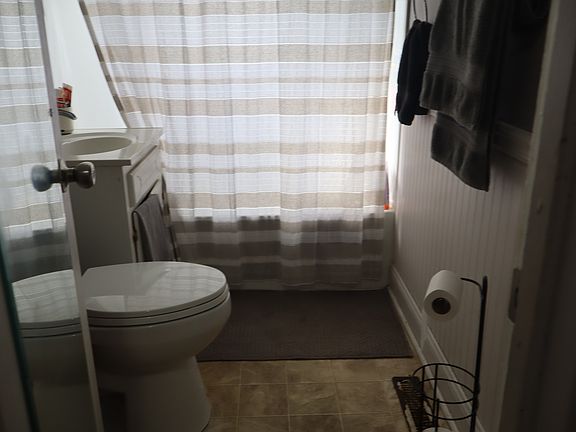 2nd image of 801 Sherman St