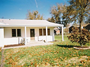 4900 Nw 80th Terrace Kansas City Mo 64152 Fenced In Yard Lake House Real Estate