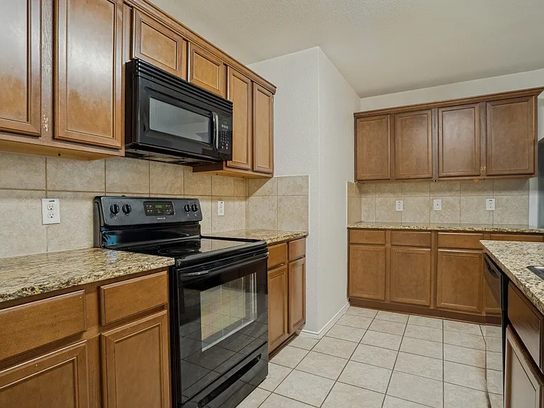 1106 Nickel St — Photo 5