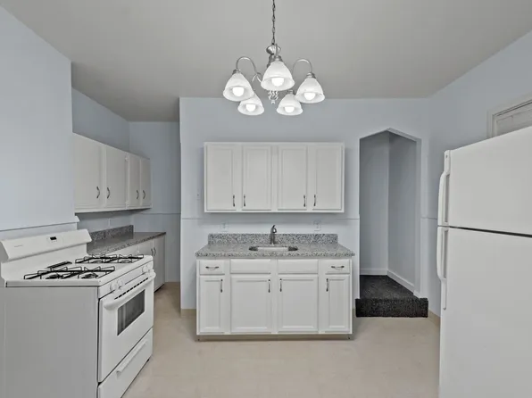 565 6th St, Pitcairn, PA 15140