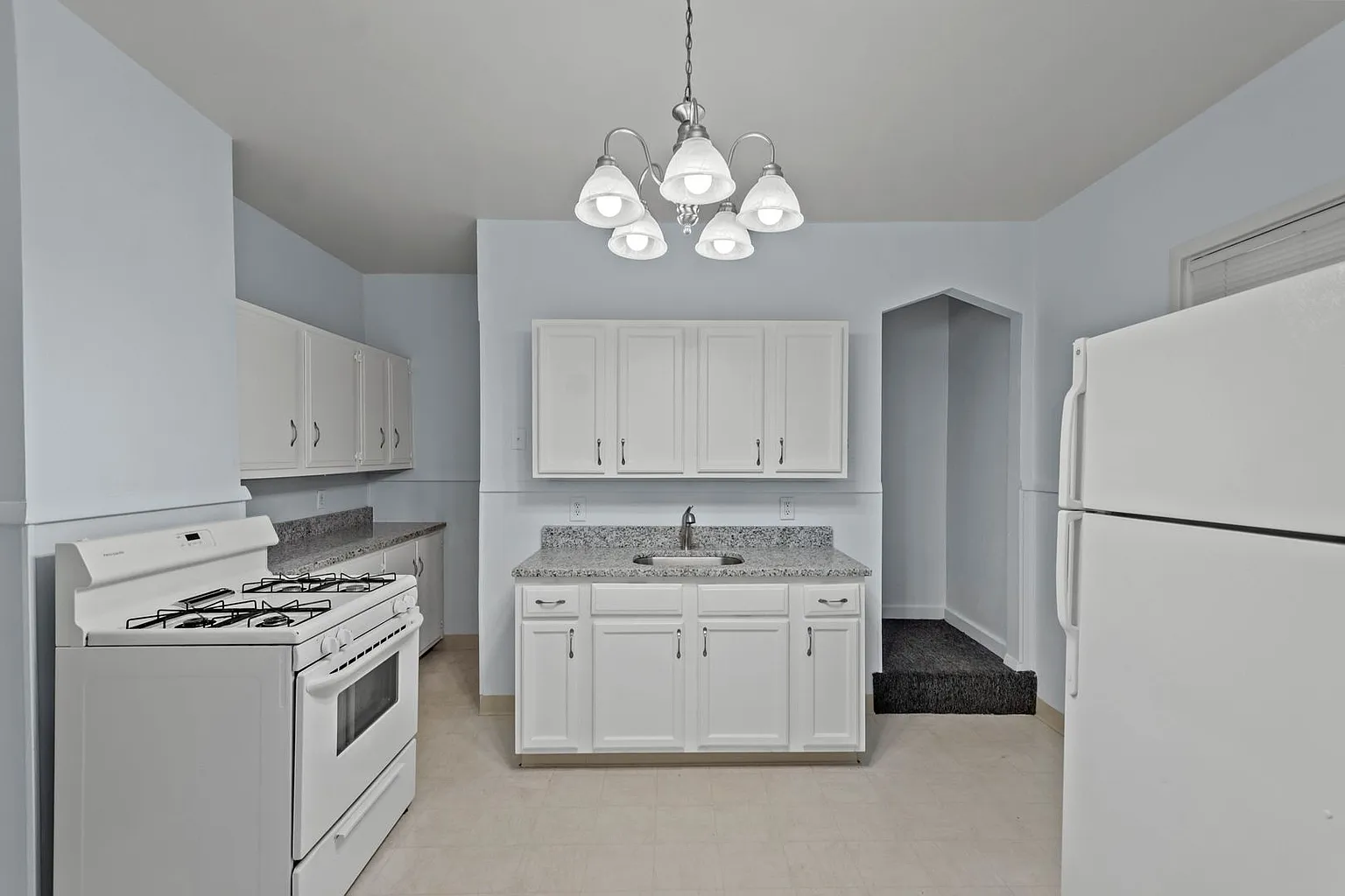 565 6th St photo 1