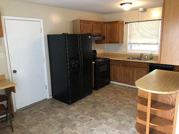 2nd image of 3047 Bluebell Ln