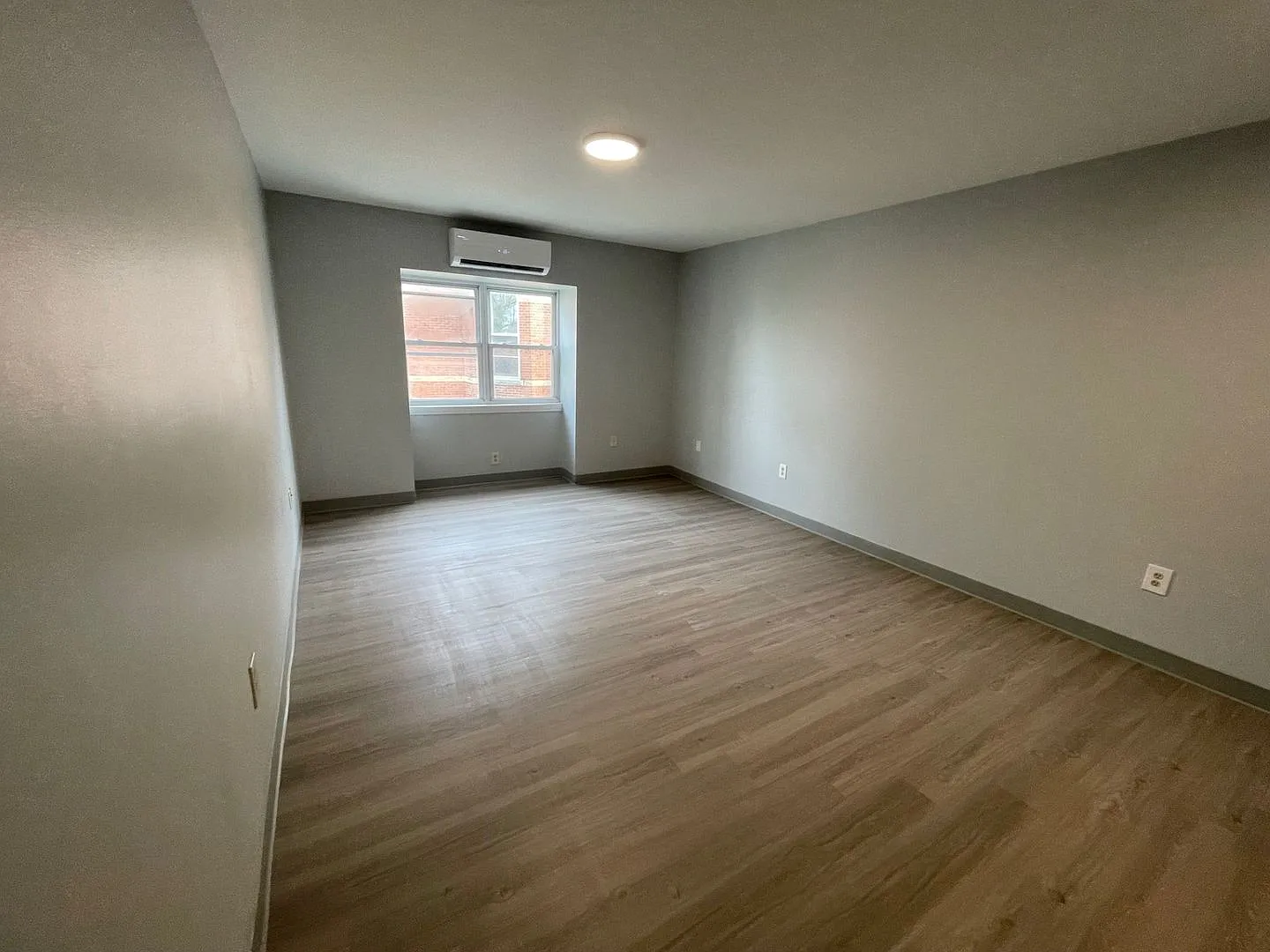 900 North Street — Photo 4