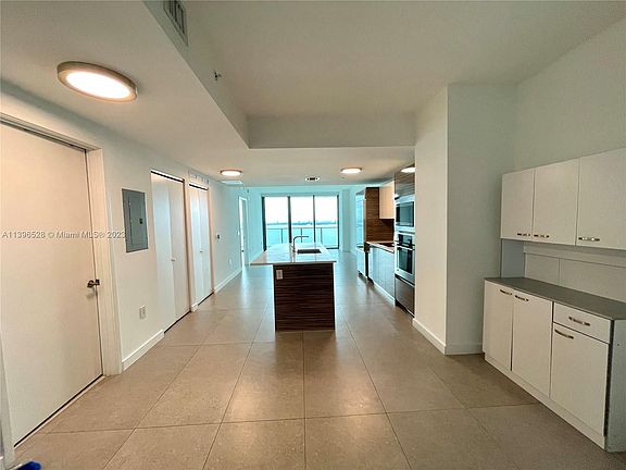 5th image of 460 NE 28th St APT 3005