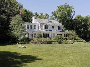 425 E Woodland Rd, Lake Forest, IL