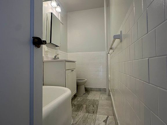 4th image of 162 W 4th St APT 10