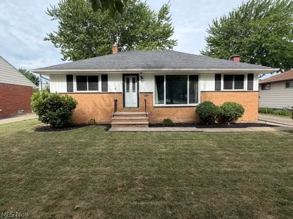 6982 Maplewood Rd, Parma Heights, OH 44130