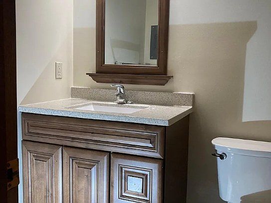 4th image of 4530 Bancroft Ave #5