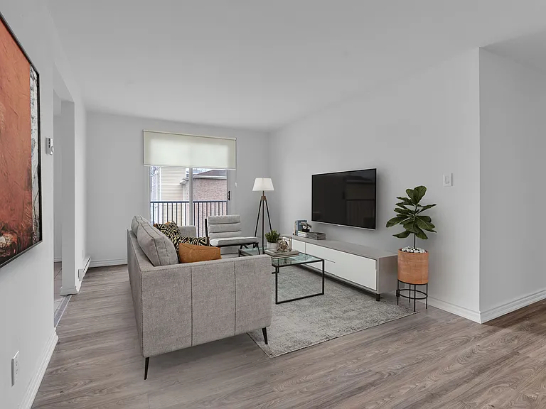 122 Elizabeth St — Photo 5