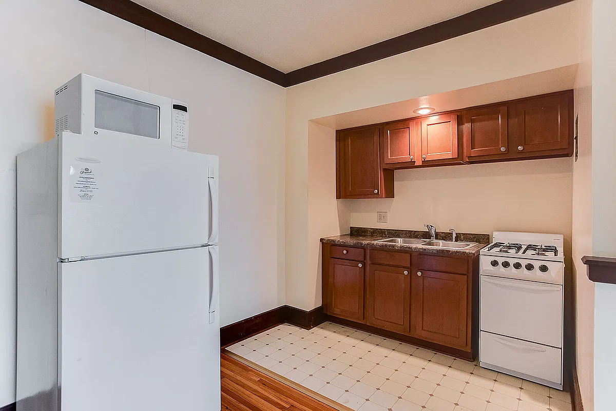 Building Photo - Lakesbury Apartments