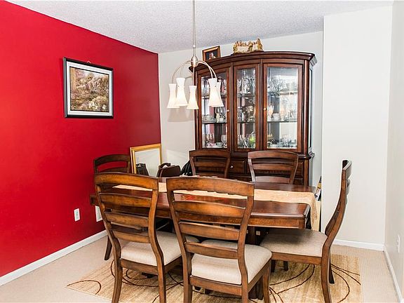 4th image of 6 Dogwood Ct