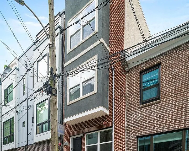 2544 Montrose St — Photo 2