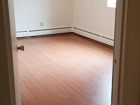 5th image of 94 Cowesett Ave APT 11
