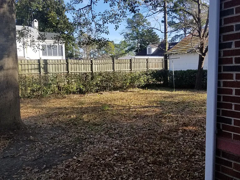 626 Columbus Dr — Photo 2