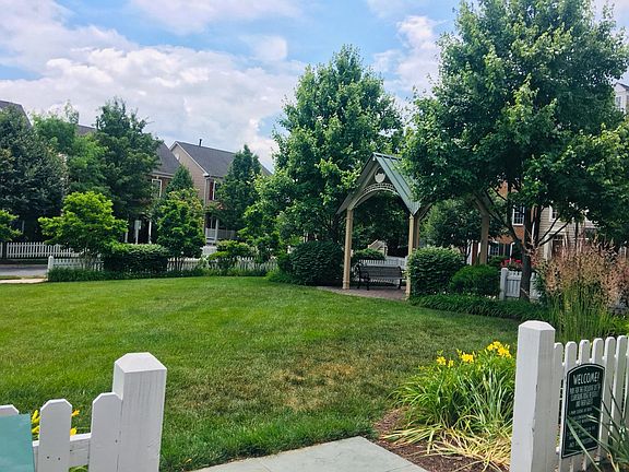 5th image of 7 Webster Hill Ct