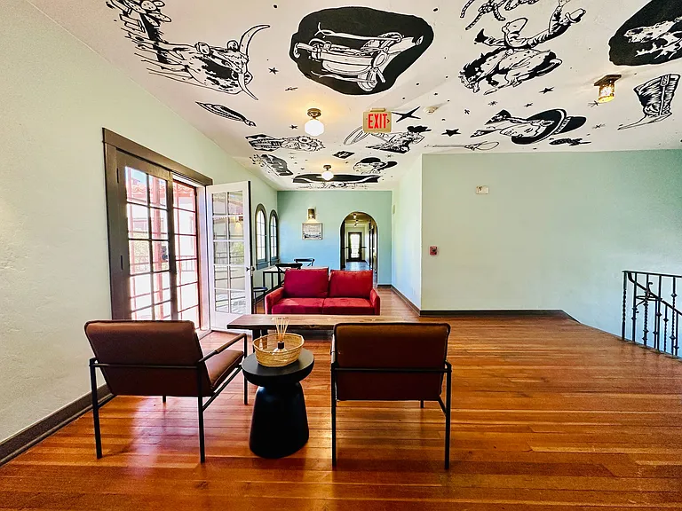 Don Martin Historic Apartments! — Photo 15