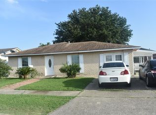 609 Hunterbrook Dr, Gretna, LA 70056